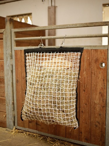 Hay Net with Filling Aid 90x110cm, mesh 3cm, Kerbl
