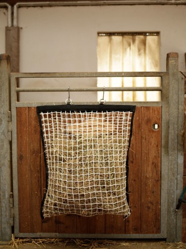Hay Net with Filling Aid 90x110cm, mesh 3cm, Kerbl